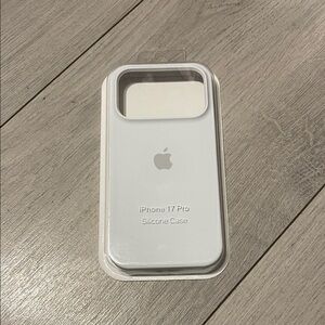 Apple iPhone 17 Pro Silicone Cover - Light Gray